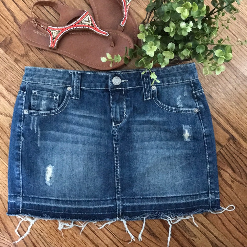 🌸Denim raw edge mini skirt Juniors size 7